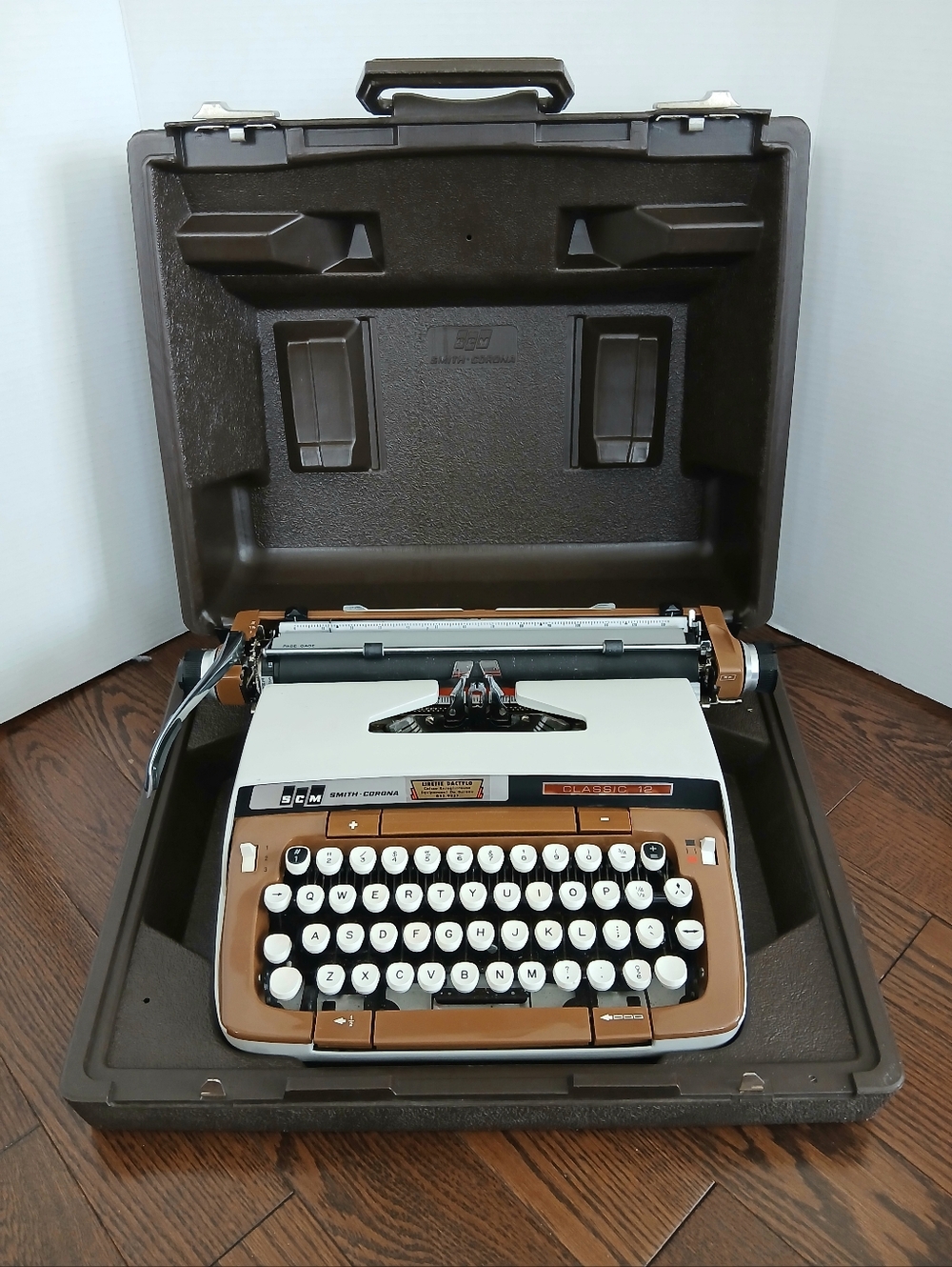 Vtg Smith Corona Classic 12 Manual Typewriter With Case
